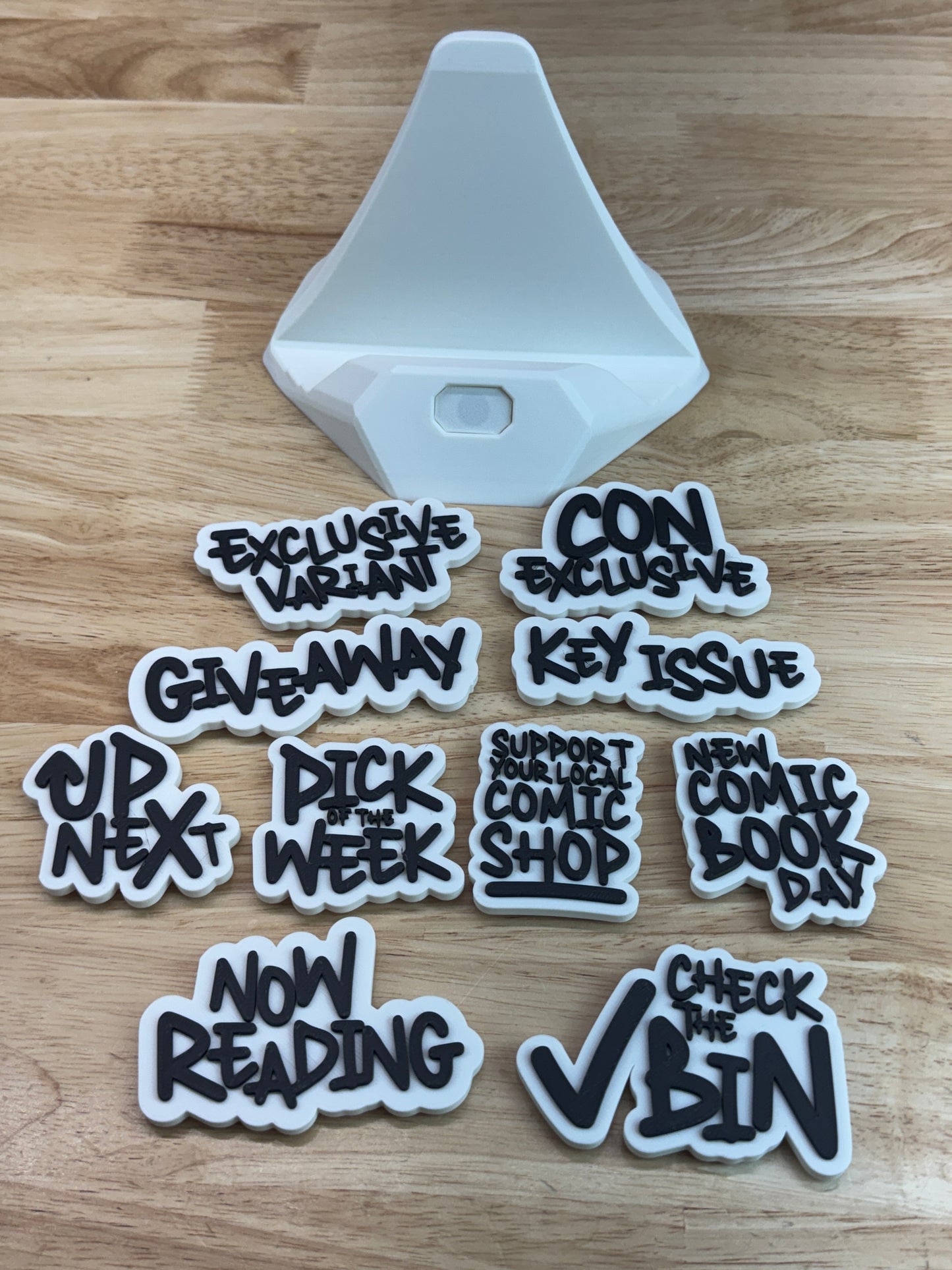 TEXT PHRASE – COMIC STAND BUNDLE – (WHITE)