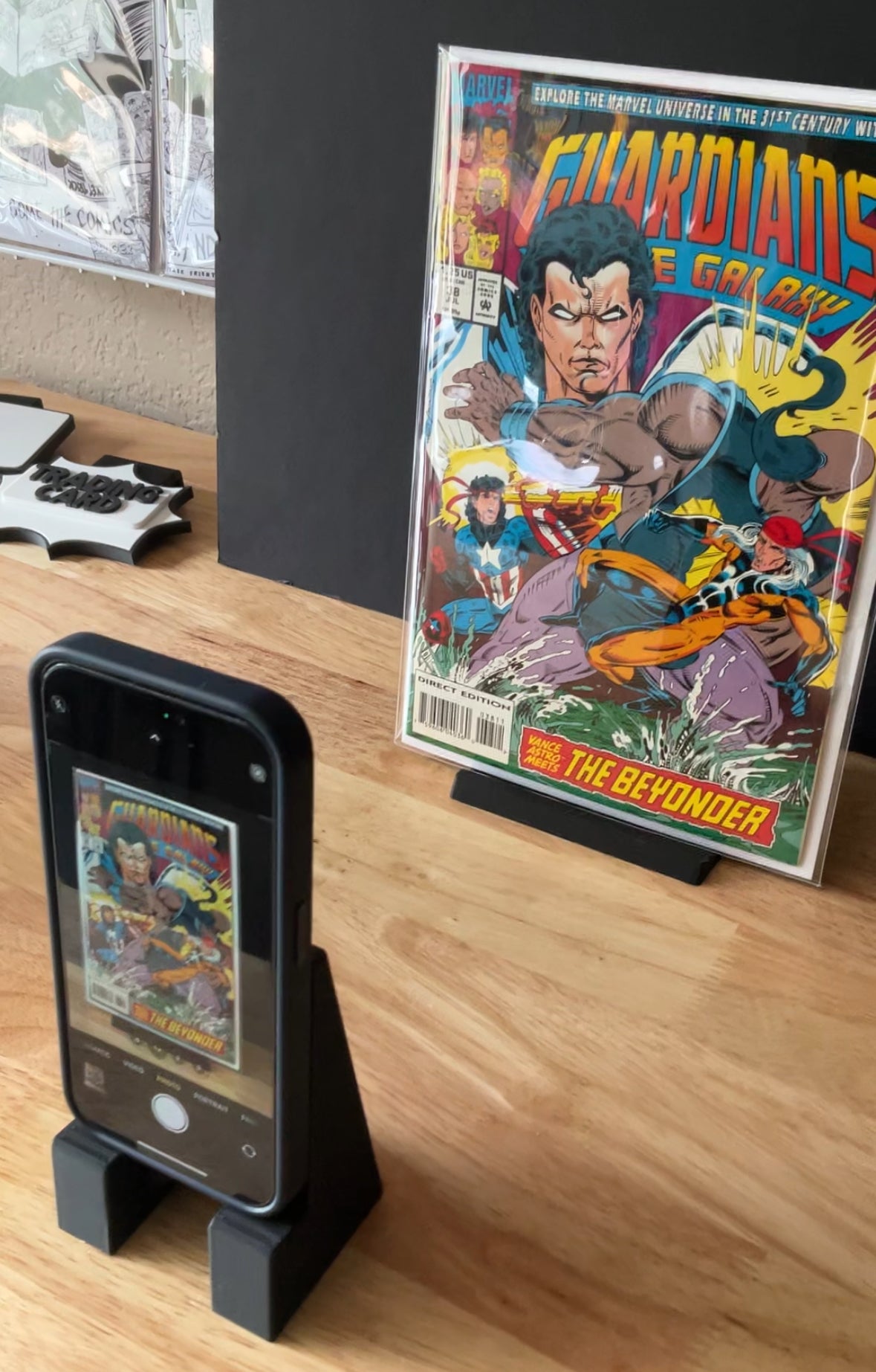 Comic & Phone Stand Combo *GLARE MANAGEMENT*